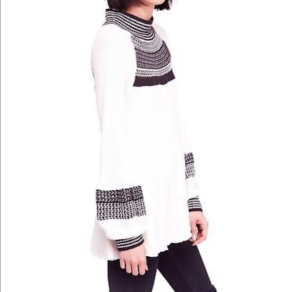 Free People😎🌺Gorgeous Turtleneck Thermal Top😎🌺 - Picture 4 of 6